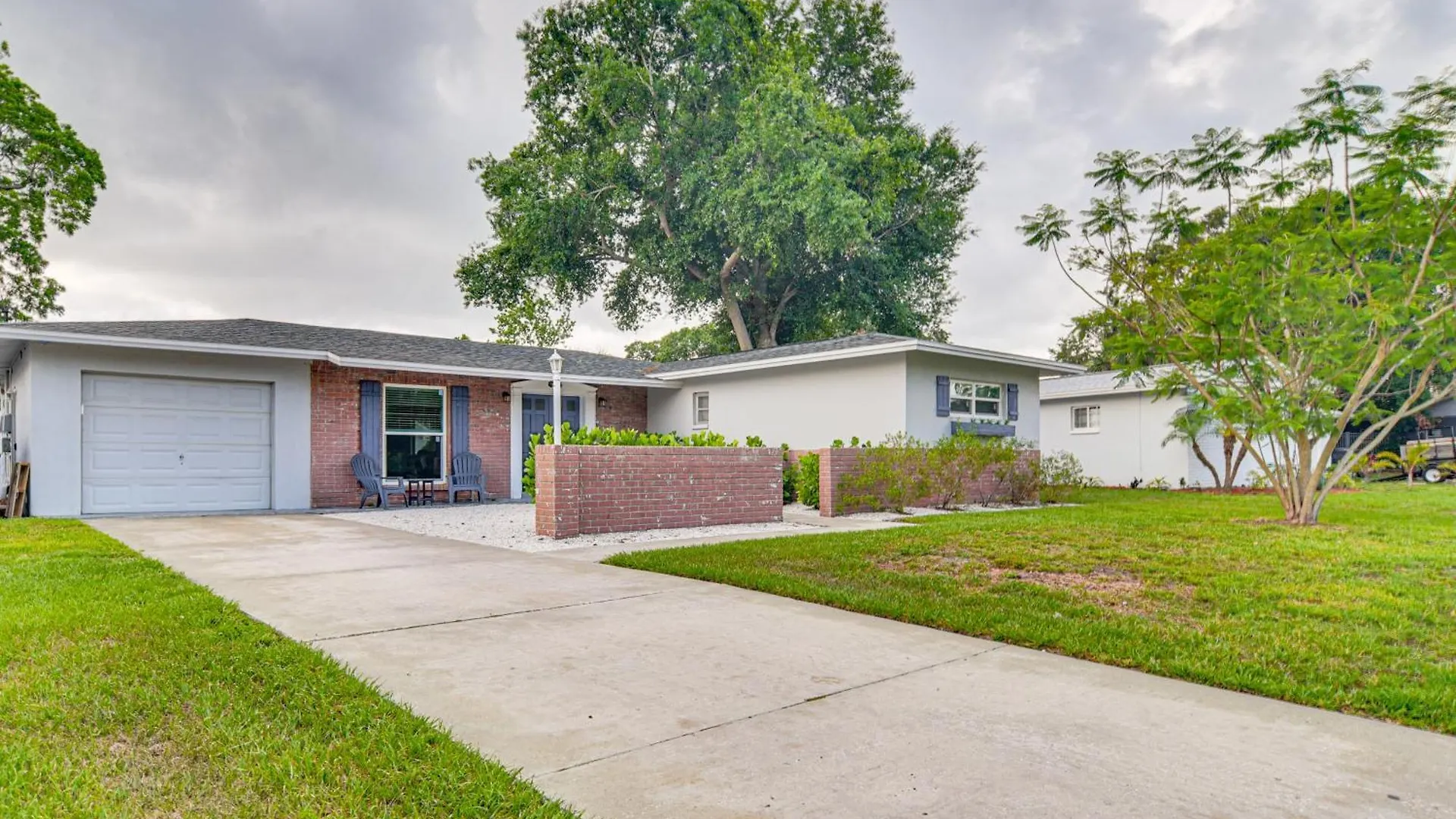 5 Mi To Beach Tampa Retreat With Furnished Lanai!