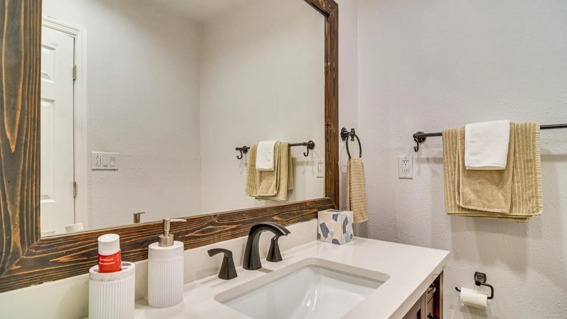 Prázdninový dům 5 Mi To Beach Tampa Retreat With Furnished Lanai! USA