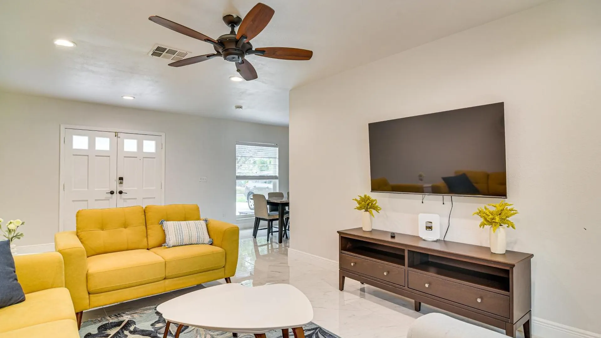 5 Mi To Beach Tampa Retreat With Furnished Lanai! 0*,  USA