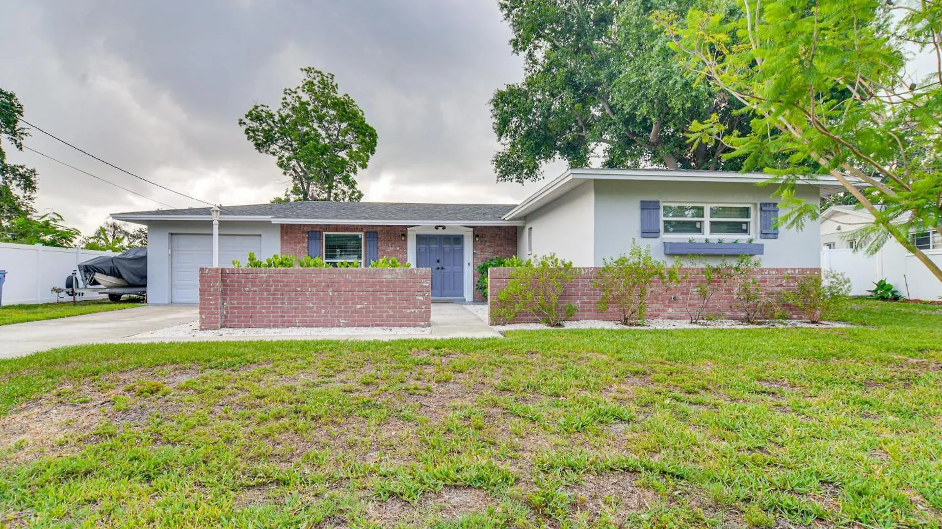 5 Mi To Beach Tampa Retreat With Furnished Lanai!