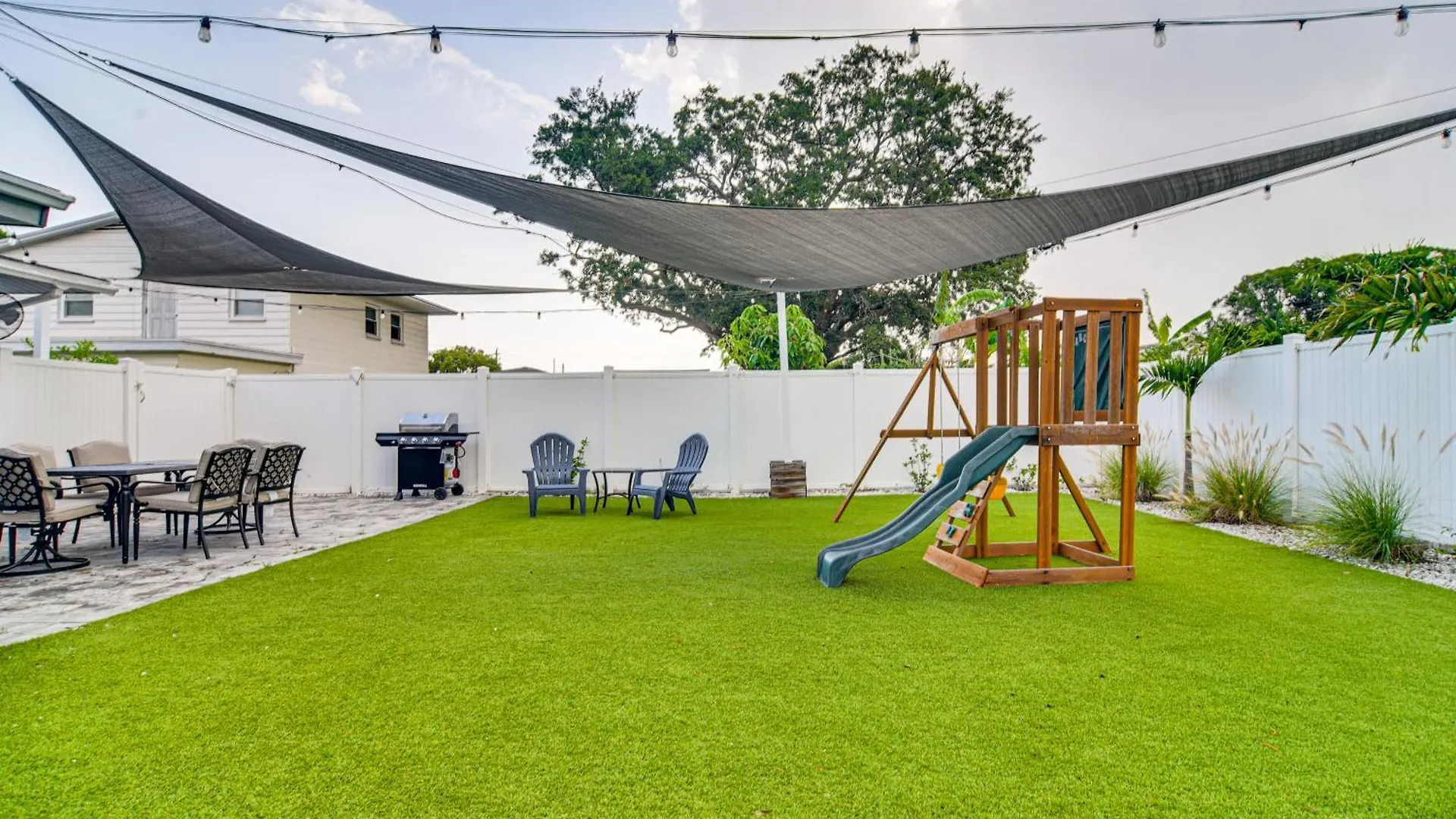 5 Mi To Beach Tampa Retreat With Furnished Lanai!